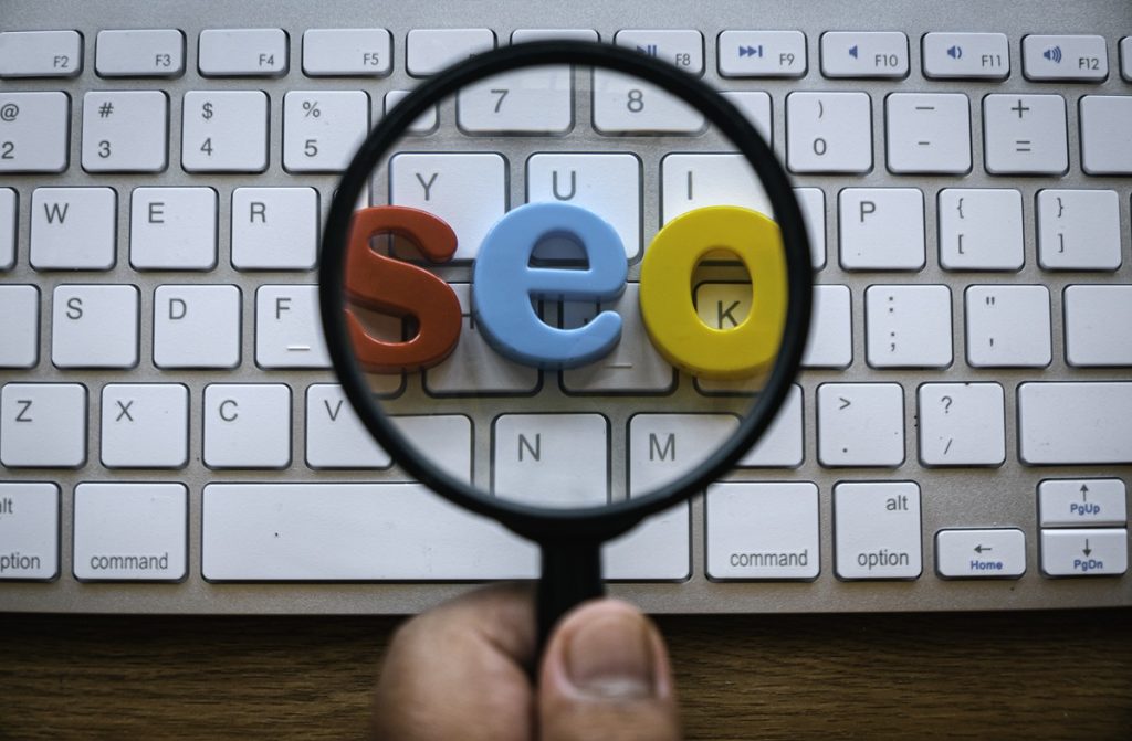 SEO dla branz regulowanych w Netilo Advisors.